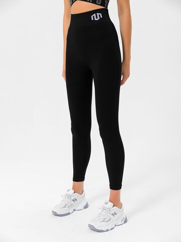 Skinny Pantalon de sport 'Naikan' MOROTAI en noir