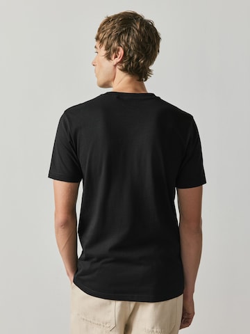 Next - Camiseta 'Essential' en negro