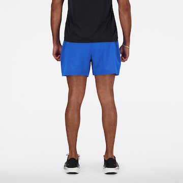 new balance Regular Laufshorts in Blau