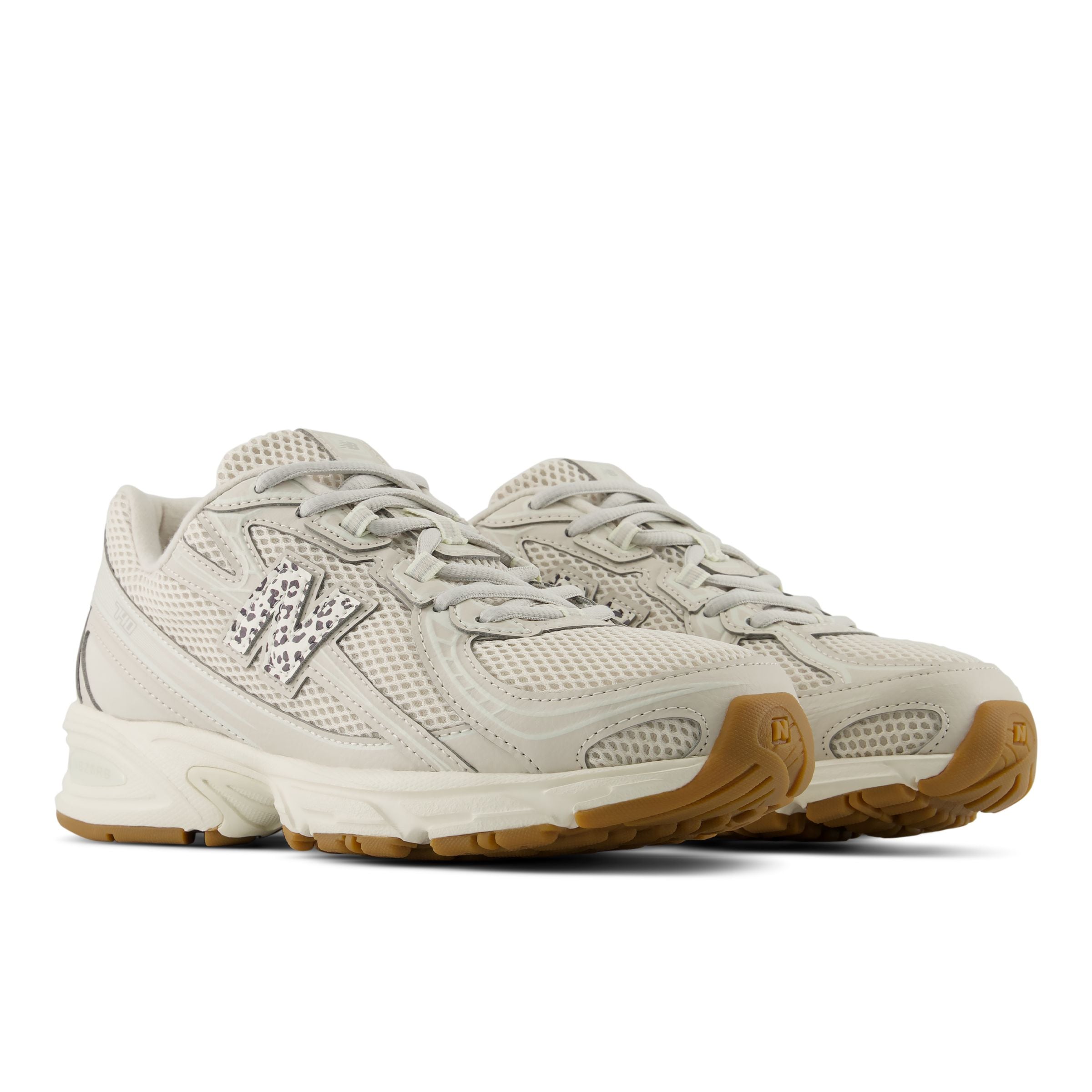 new balance 'Sneaker 740'. in Grau