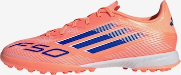 ADIDAS PERFORMANCE - Zapatillas de fútbol 'F50 League' en naranja: frente