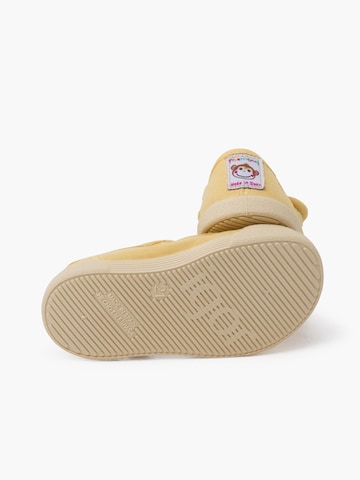 Scarpina primi passi di Pisamonas in giallo