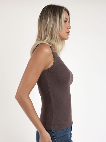 admas - Top 'Camiseta Sin Mangas Romantic Rib para Mujer' en marrón