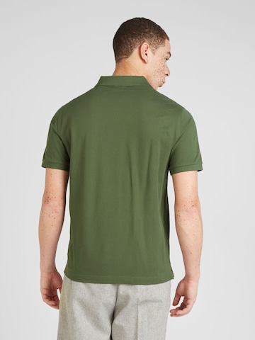 Tricou de la GANT pe verde