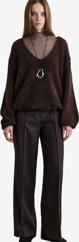 MANUKA Sweater in Brown: front
