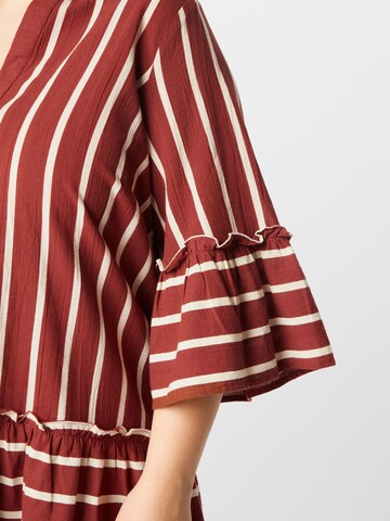 Abito camicia di Vero Moda Curve in marrone