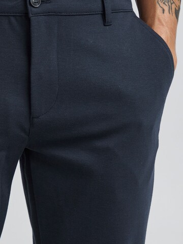 !Solid Slimfit Chinohose 'Dave' in Blau