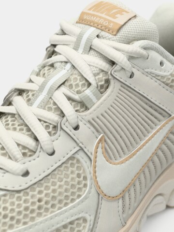 Nike Sportswear Matalavartiset tennarit 'ZOOM VOMERO 5' värissä beige