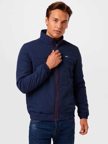 Tommy Jeans Tussenjas in Blauw: voorkant