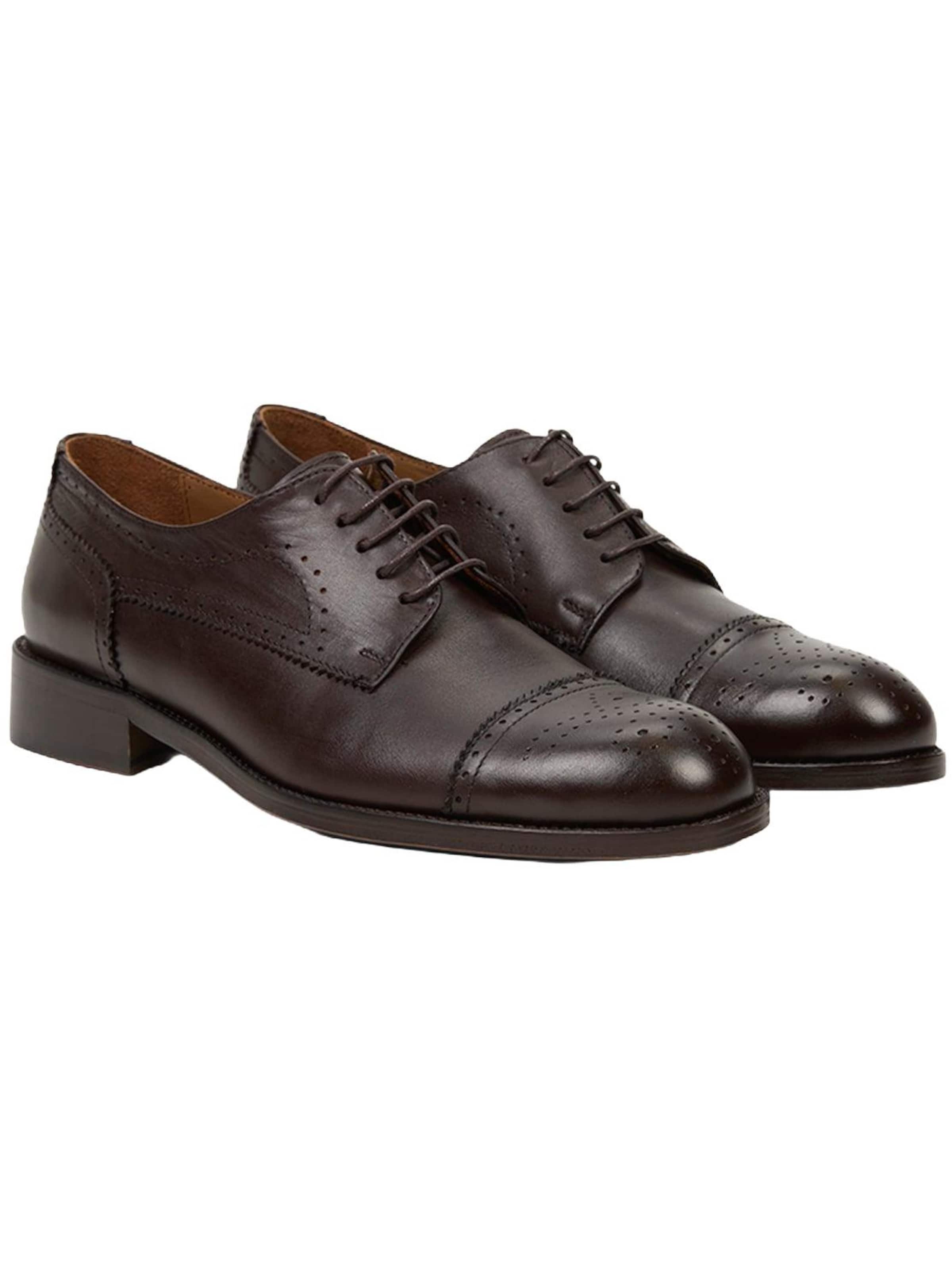 Desa Lace-Up Shoes in Brown