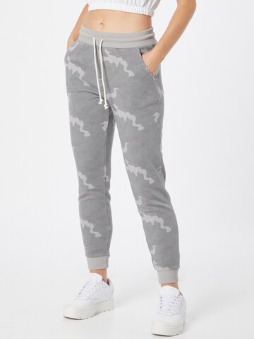 American Eagle Tapered Pants in Grey: front