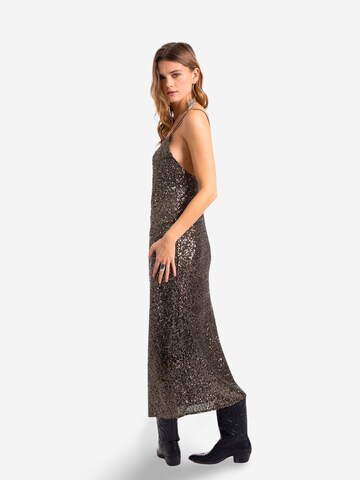 THE-ARE Evening dress in Grey: front