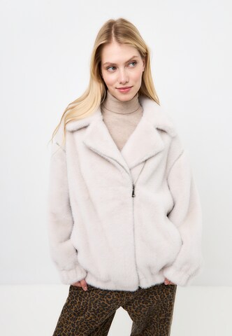 CESARE GASPARI Winter coat in White: front