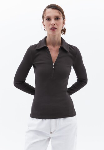 OXXO Shirt in Schwarz: Vorderseite