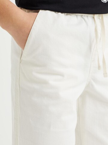 Regular Pantalon WE Fashion en blanc