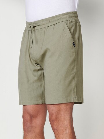 KOROSHI - regular Pantalón en verde