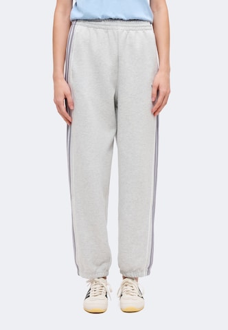 ADIDAS ORIGINALS Tapered Παντελόνι 'Adicolor' σε γκρι: μπροστά