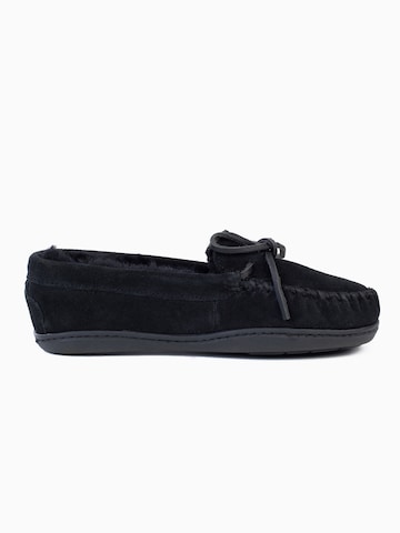 Minnetonka Moccasin in Black