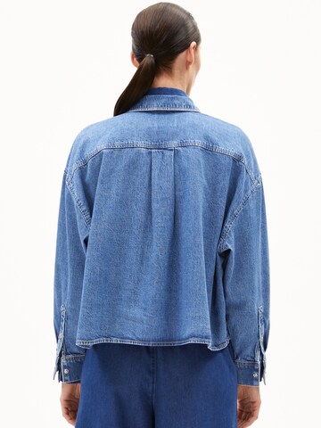 Chemisier 'Nalaani' ARMEDANGELS en bleu