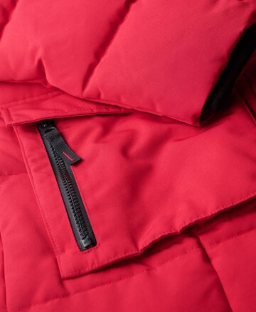 Manteau d’hiver 'Everest' Superdry en rouge