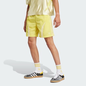 ADIDAS ORIGINALS Loosefit Shorts 'Adicolor 2000s' in Gelb: Vorderseite