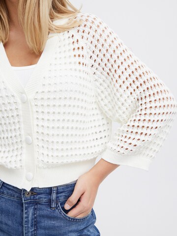 Cardigan 'LALUHA' ICHI en blanc