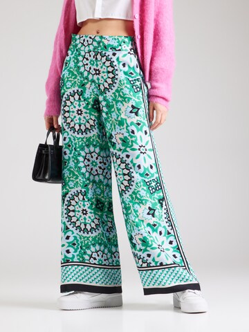 COMMA Wide leg Trousers in Green: front