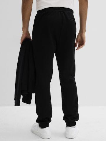 Effilé Pantalon bonprix en noir