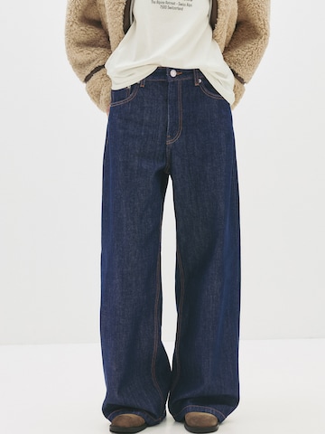Pull&Bear Baggy Jeans in Blue: front