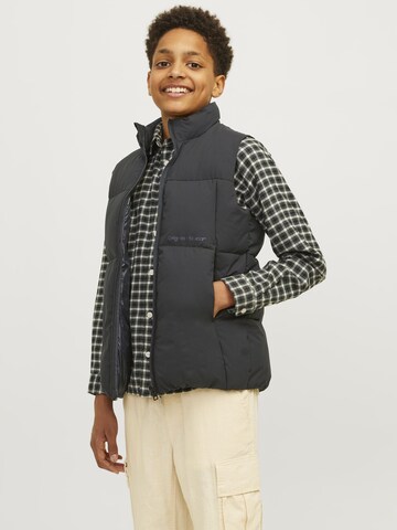 Jack & Jones Junior Vest in Black: front