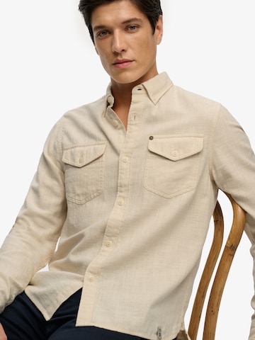Coupe regular Chemise 'The Merchant Store' Superdry & Co en beige