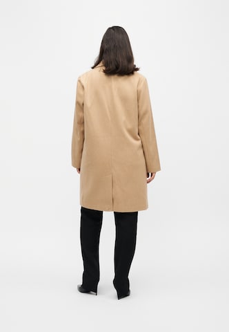 Manteau mi-saison 'CARBIANCA' ONLY Carmakoma en marron