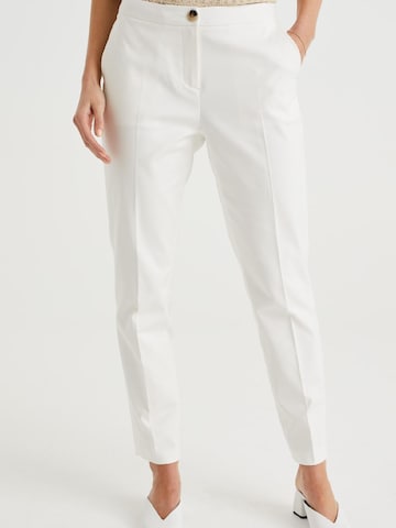 WE Fashion Slim fit Trousers with creases in White: front