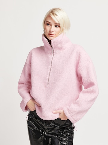 UNFOLLOWED x ABOUT YOU Μπλούζα φούτερ 'DREAMY ' σε ροζ: μπροστά