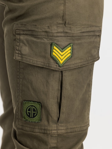 ALPHA INDUSTRIES - Tapered Pantalón cargo 'Petrol Patch' en verde