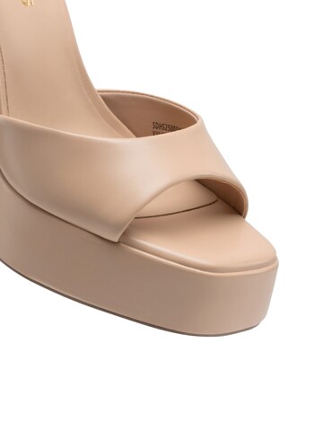 Dream Pairs Strap Sandals in Beige