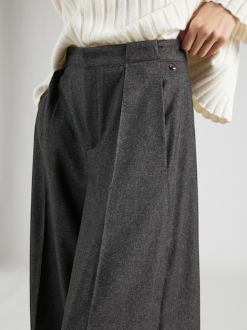 MAC - Perna larga Calças com pregas em cinzento