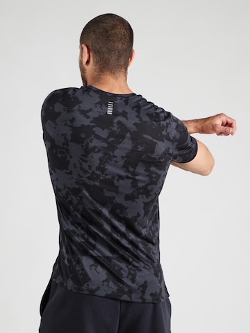 UNDER ARMOUR Funktionstopp 'Launch' i grå