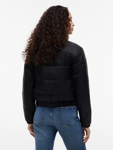 Veste mi-saison Tommy Jeans en noir