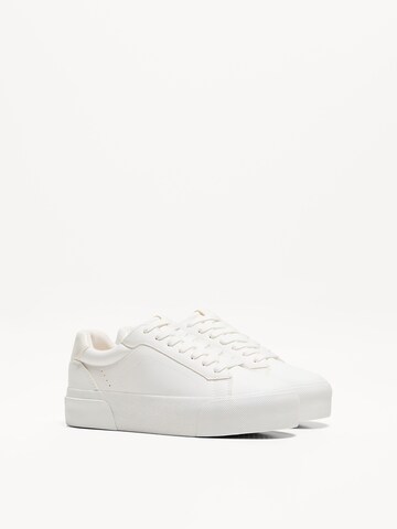 Sneaker bassa di Bershka in bianco