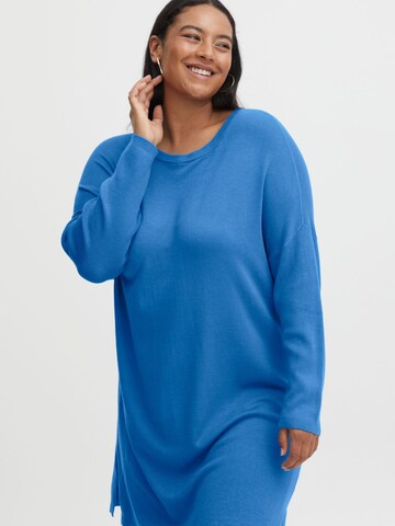 Abito in maglia 'Blume' di Fransa Curve in blu: frontale