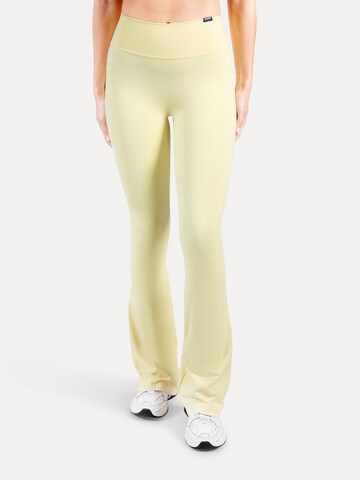 Smilodox Flared Leggings in Yellow: front