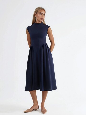 Busem Midi Kleid in Blau