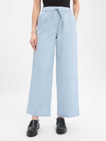 Marie Lund Trousers in Blue: front