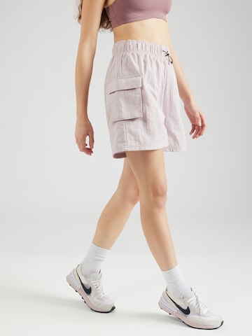 Nike Sportswear - Loosefit Pantalón cargo 'ESSNTL' en lila: frente