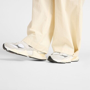 new balance Loosefit Cargobroek in Beige