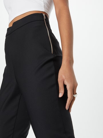 Regular Pantalon à plis Karen Millen en noir