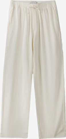 Bershka Loose fit Pants in White: front