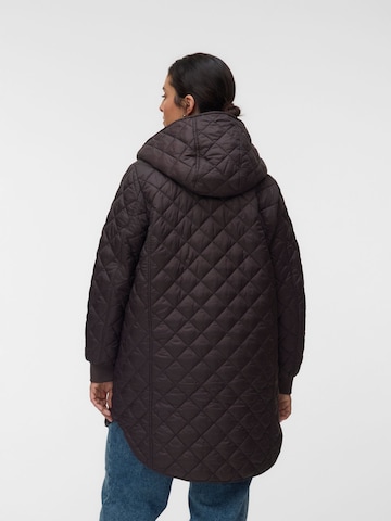Cappotto invernale 'VMHayle' di Vero Moda Curve in marrone