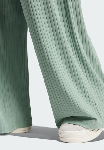 ADIDAS ORIGINALS - Pierna ancha Pantalón 'Essentials' en verde